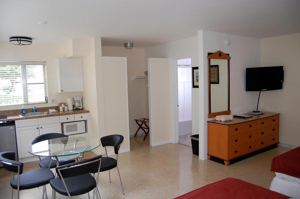 Alcazar Resort- Gay Mens Resort Fort Lauderdale Bilik gambar